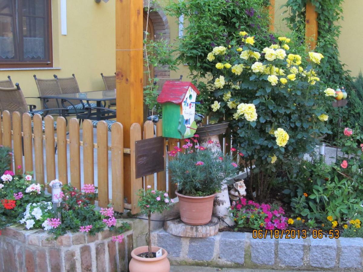 Apartament Haus Resi Staatz Zewnętrze zdjęcie