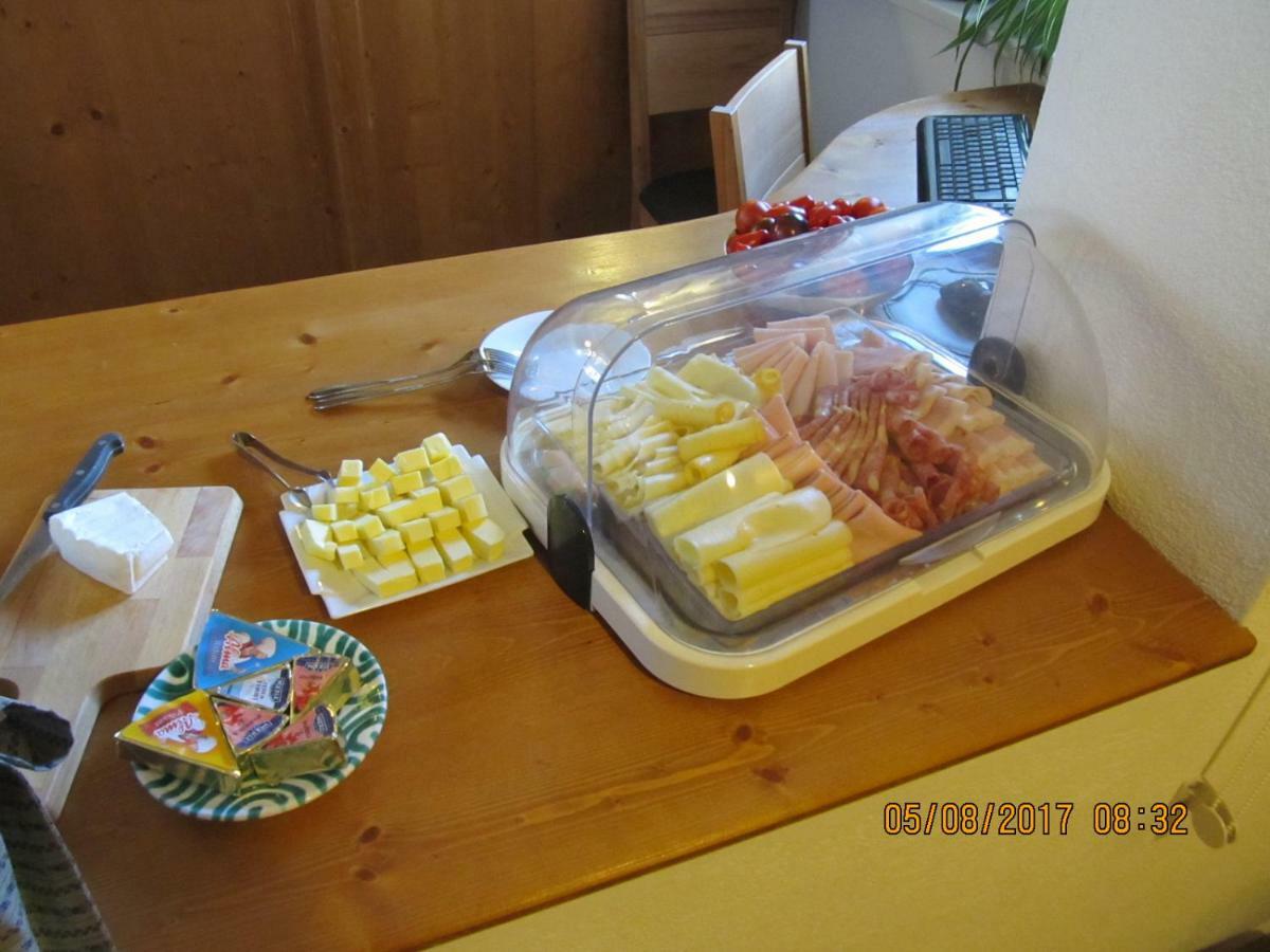 Apartament Haus Resi Staatz Zewnętrze zdjęcie
